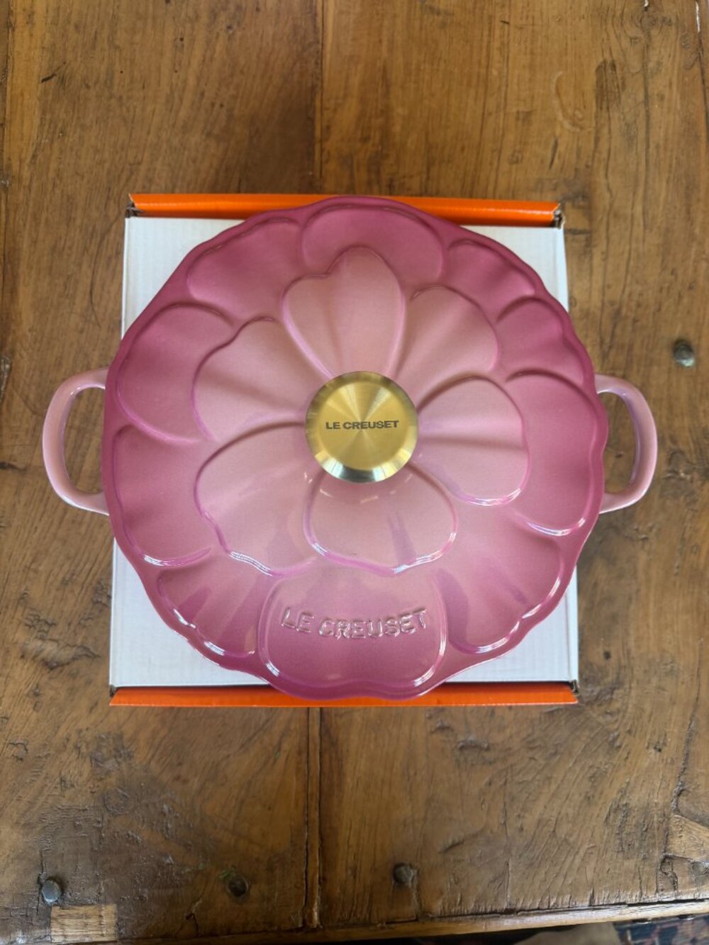 Le Creuset Signature Cast Iron Petal Shallow Casserole 2.25 qt Berry Pink 26 NEW